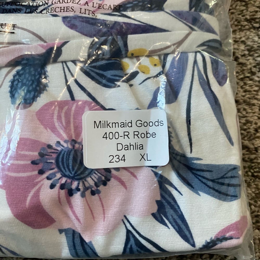 Milkmaid Robe - Picture 3 of 3